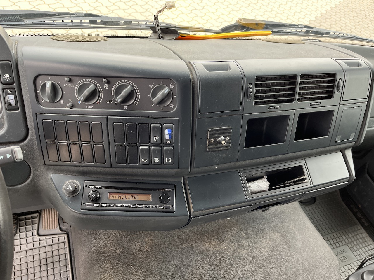 MAN TGL 8.220 4x2 Pritsche AHK - Малотоннажный бортовой грузовик: фото 2 MAN TGL 8.220 4x2 Pritsche AHK - Малотоннажный бортовой грузовик: фото 2