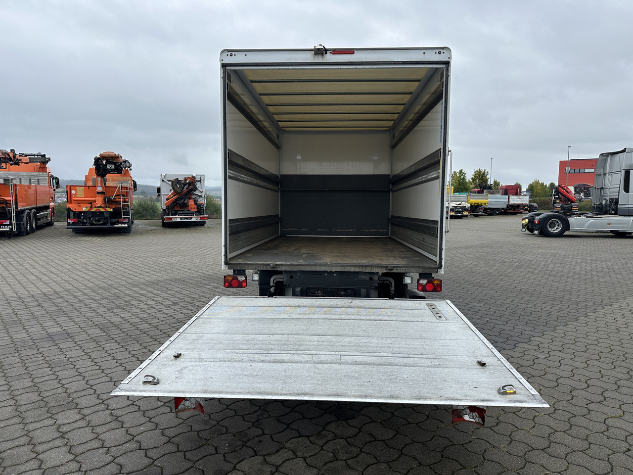 Mercedes-Benz Sprinter 319 CDI Koffer LBW RFK SH Tempomat - Фургон с закрытым кузовом: фото 4 Mercedes-Benz Sprinter 319 CDI Koffer LBW RFK SH Tempomat - Фургон с закрытым кузовом: фото 4