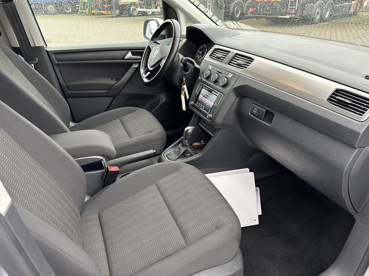 Грузопассажирский фургон VW Caddy Maxi Paravan Umbau Rollstuhl Heckeinstieg: фото 11