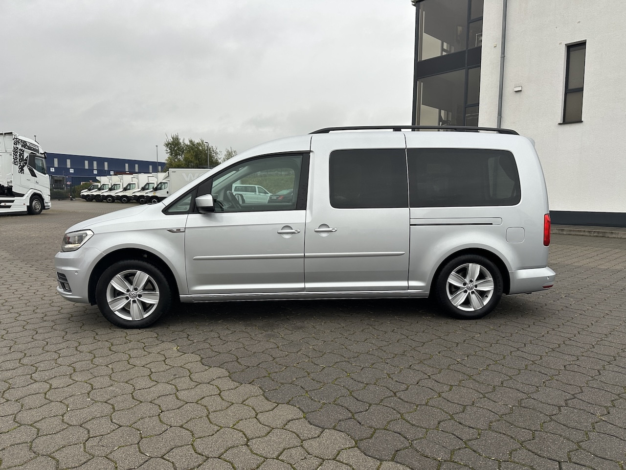 Грузопассажирский фургон VW Caddy Maxi Paravan Umbau Rollstuhl Heckeinstieg: фото 10