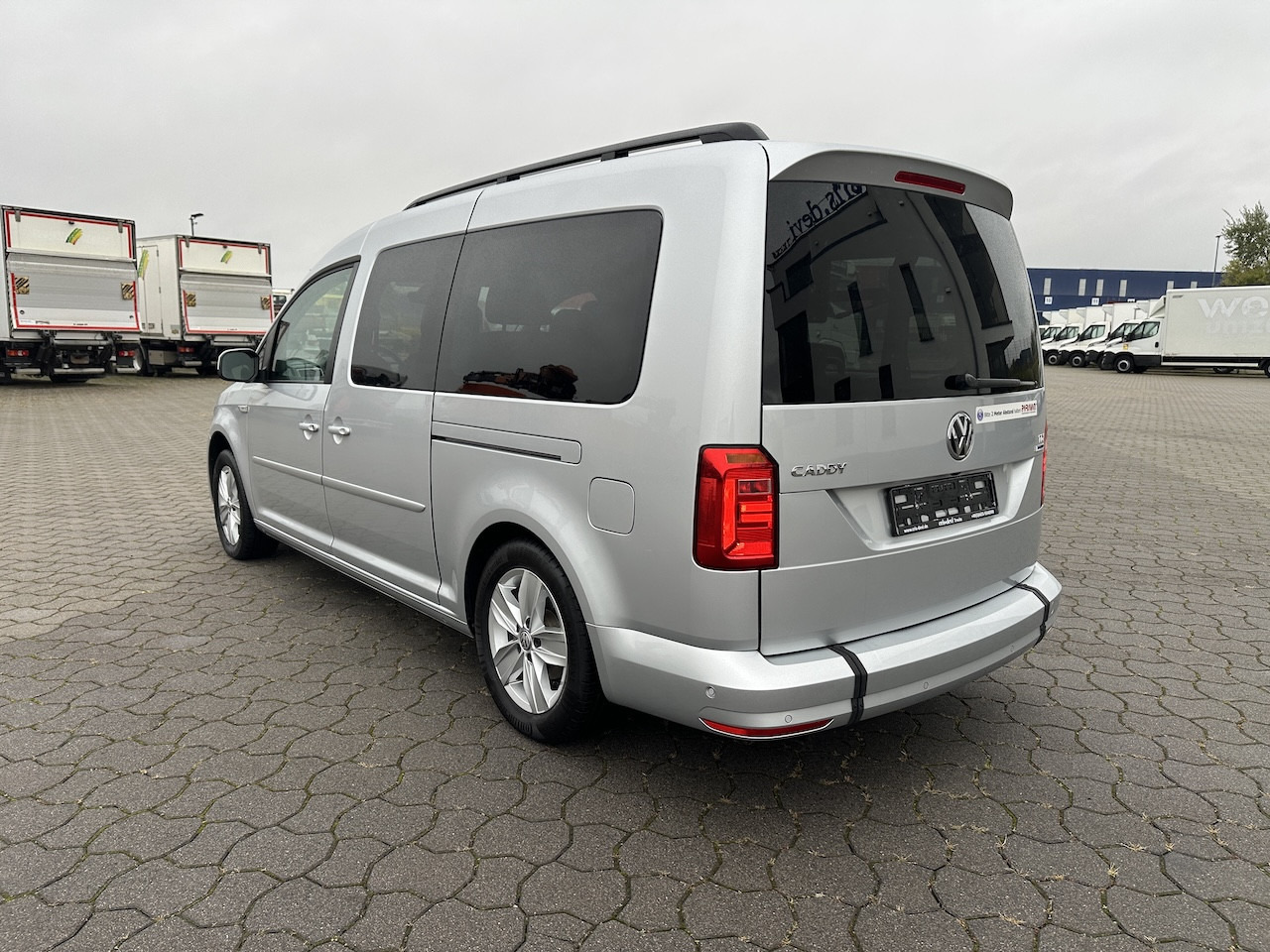 Грузопассажирский фургон VW Caddy Maxi Paravan Umbau Rollstuhl Heckeinstieg: фото 12