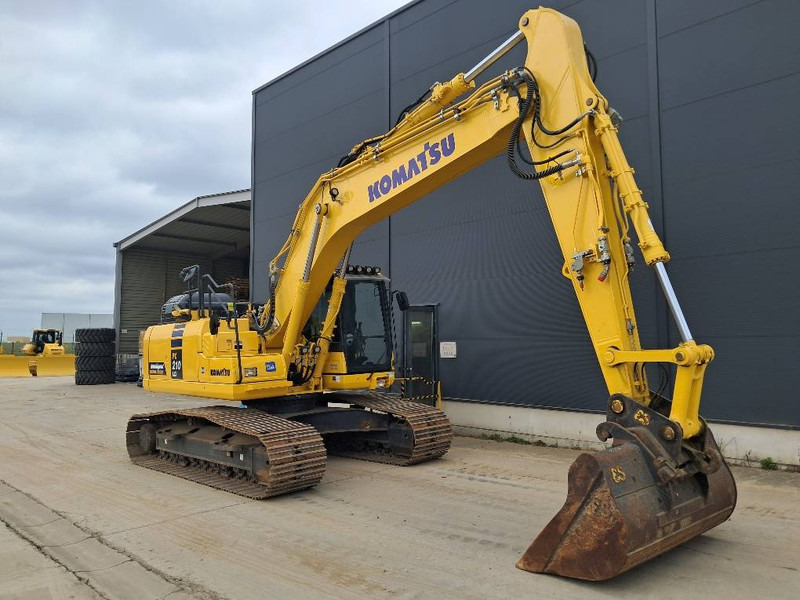 Komatsu PC210LCI-11 - Гусеничный экскаватор: фото 1 Komatsu PC210LCI-11 - Гусеничный экскаватор: фото 1
