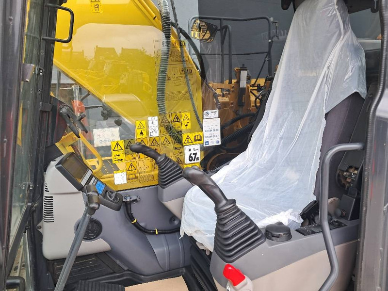 Komatsu PC210LCI-11 - Гусеничный экскаватор: фото 5 Komatsu PC210LCI-11 - Гусеничный экскаватор: фото 5