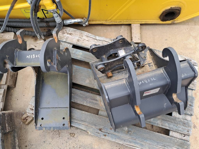 Komatsu PC24MR-5 NEW BUCKET SET + QC - Ковш для Строительной техники: фото 1 Komatsu PC24MR-5 NEW BUCKET SET + QC - Ковш для Строительной техники: фото 1