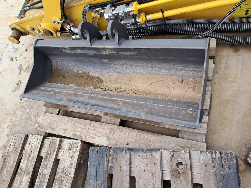 Komatsu PC24MR-5 NEW BUCKET SET + QC - Ковш для Строительной техники: фото 2 Komatsu PC24MR-5 NEW BUCKET SET + QC - Ковш для Строительной техники: фото 2