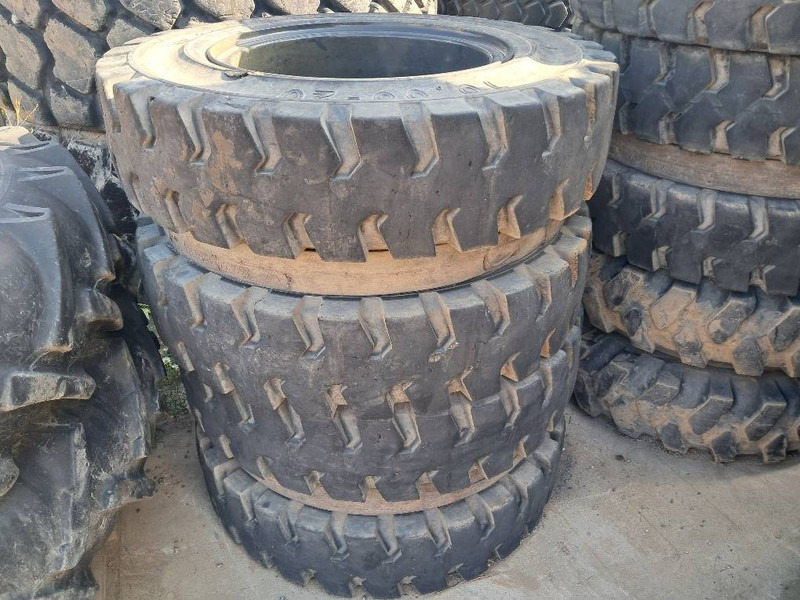 Trelleborg Excavator 10.00-20 SOLID (8 tyres) - Шины и диски для Строительной техники: фото 1 Trelleborg Excavator 10.00-20 SOLID (8 tyres) - Шины и диски для Строительной техники: фото 1