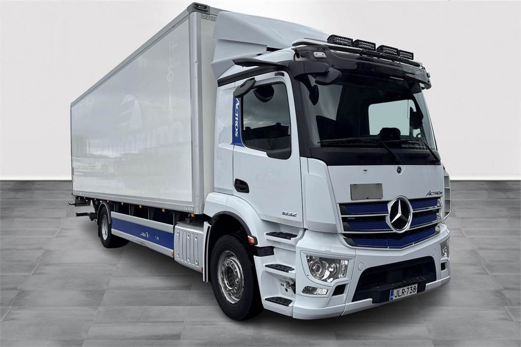 Mercedes-Benz ACTROS 1832 - Грузовик с закрытым кузовом: фото 3 Mercedes-Benz ACTROS 1832 - Грузовик с закрытым кузовом: фото 3