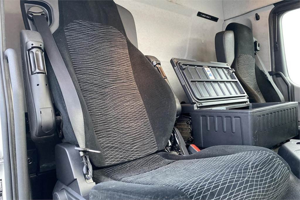 Изотермический грузовик Mercedes-Benz ANTOS 2540L/6X2 FRC 09/2025: фото 17