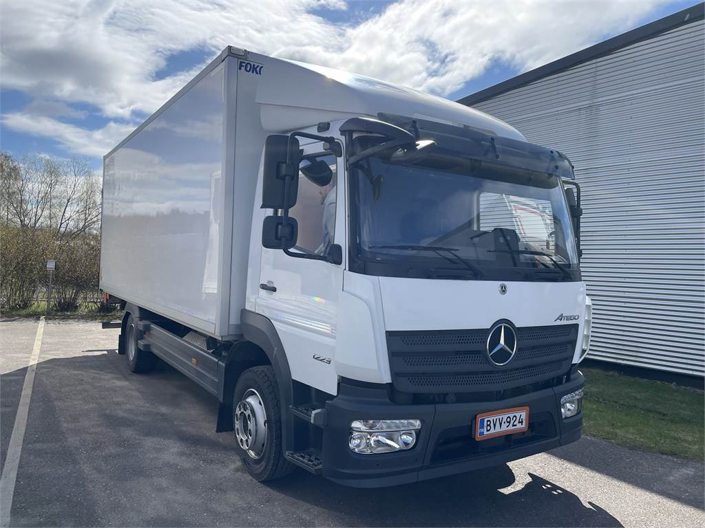 Mercedes-Benz ATEGO 1223L - Грузовик с закрытым кузовом: фото 1 Mercedes-Benz ATEGO 1223L - Грузовик с закрытым кузовом: фото 1