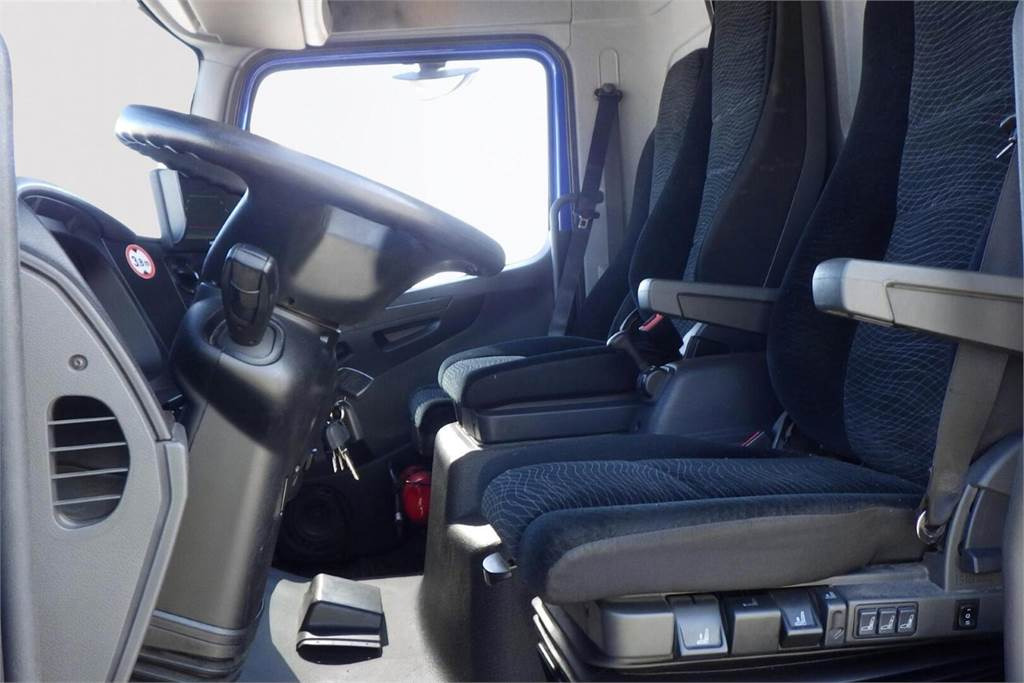 Фото интерьера 1: Грузовик с закрытым кузовом Mercedes-Benz ATEGO 1323L NEK 7,6m Ksa umpikori+Pl-nostin