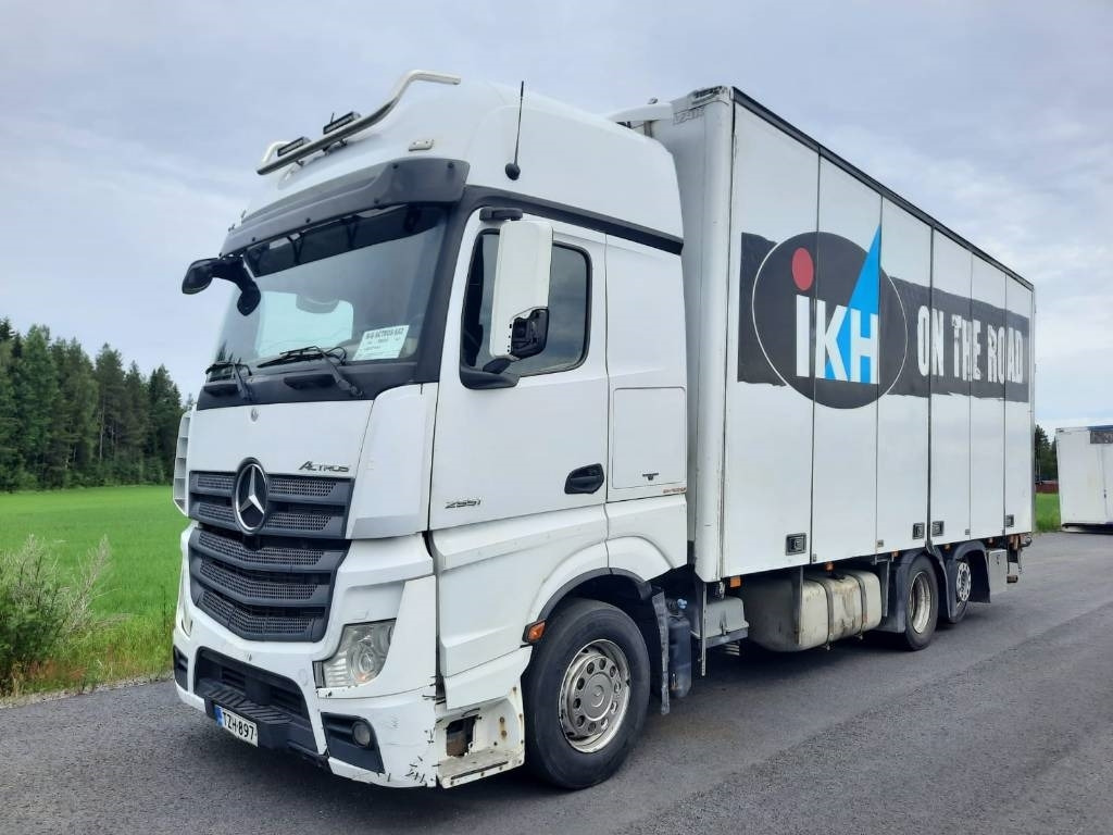 Mercedes-Benz Actros 2551 - Грузовик с закрытым кузовом: фото 1 Mercedes-Benz Actros 2551 - Грузовик с закрытым кузовом: фото 1