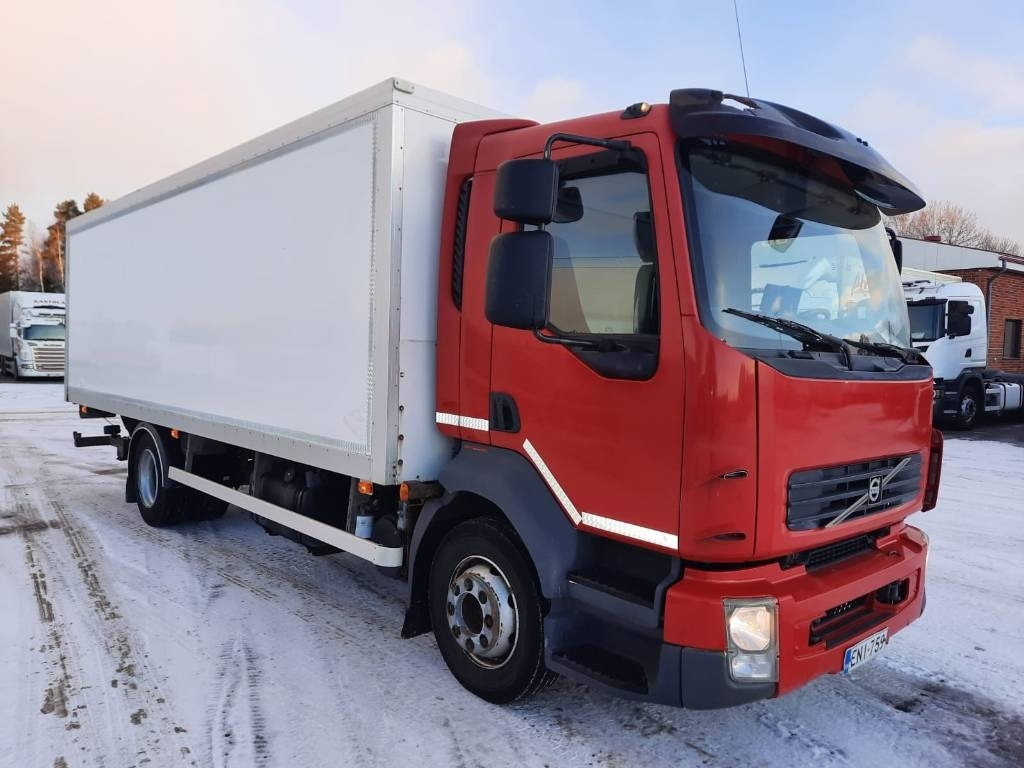 Volvo FL 240 - Грузовик с закрытым кузовом: фото 2 Volvo FL 240 - Грузовик с закрытым кузовом: фото 2