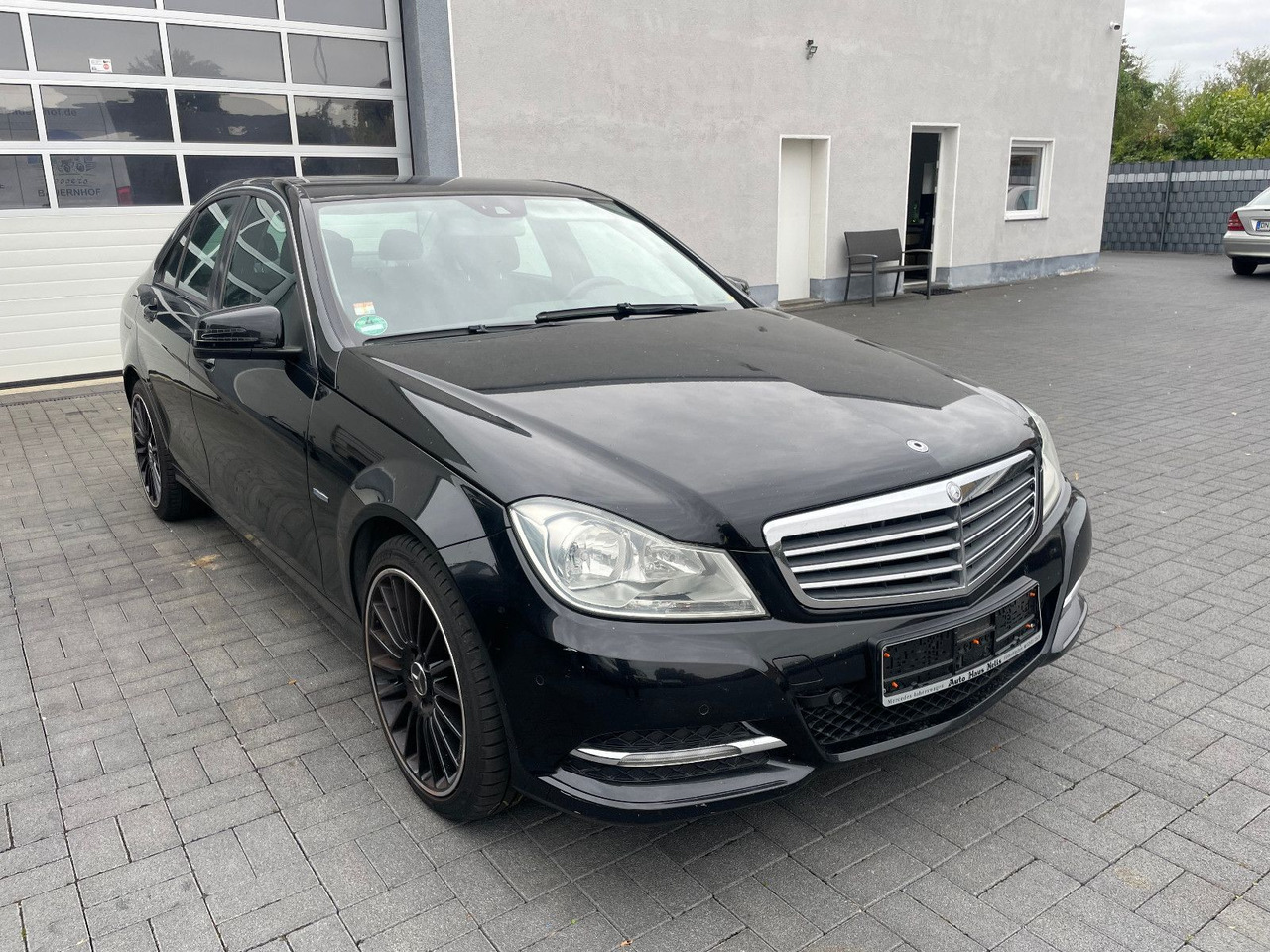 Mercedes-Benz C 180 C -Klasse Lim. C 180 CGI BlueEfficiency - Седан: фото 1 Mercedes-Benz C 180 C -Klasse Lim. C 180 CGI BlueEfficiency - Седан: фото 1