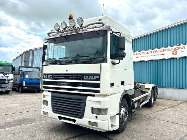 DAF 95.480 XF SPACECAB 6x2 WITH HOOK-ARM SYSTEM (EURO 3 / ZF16 MANUAL GEARBOX / ZF-INTARDER / STEEL-/AIR SUSPENSION / AIRCONDITIONIN - Крюковой мультилифт: фото 1 DAF 95.480 XF SPACECAB 6x2 WITH HOOK-ARM SYSTEM (EURO 3 / ZF16 MANUAL GEARBOX / ZF-INTARDER / STEEL-/AIR SUSPENSION / AIRCONDITIONIN - Крюковой мультилифт: фото 1