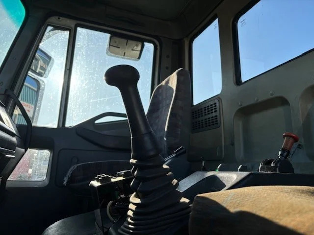 Портальный бункеровоз Iveco Eurocargo 135E23WR 4x4 FULL STEEL PORTAL CONTAINER (EURO 2 / ZF MANUAL GEARBOX / REDUCTION AXLES / FULL STEEL SUSPENSION): фото 8