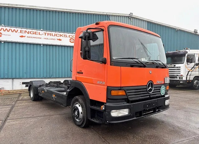 Mercedes-Benz Atego 823L DAY CAB (6-CILINDER) 4x2 CHASSIS (MANUAL GEARBOX / SPER DIFFERENTIAL / 6-CILINDER ENGINE) - Грузовик-шасси: фото 2 Mercedes-Benz Atego 823L DAY CAB (6-CILINDER) 4x2 CHASSIS (MANUAL GEARBOX / SPER DIFFERENTIAL / 6-CILINDER ENGINE) - Грузовик-шасси: фото 2