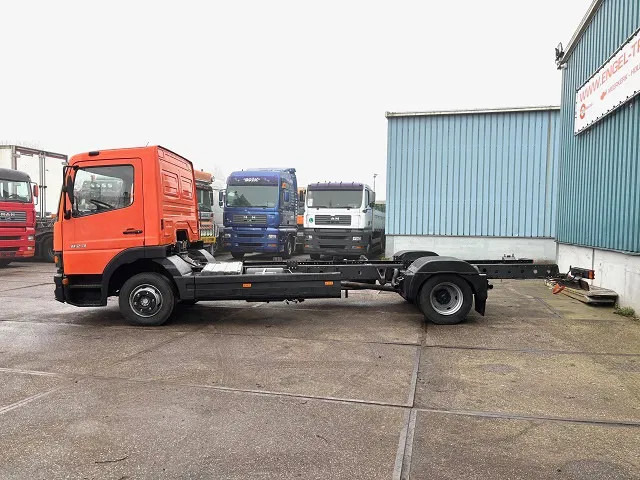 Mercedes-Benz Atego 823L DAY CAB (6-CILINDER) 4x2 CHASSIS (MANUAL GEARBOX / SPER DIFFERENTIAL / 6-CILINDER ENGINE) - Грузовик-шасси: фото 5 Mercedes-Benz Atego 823L DAY CAB (6-CILINDER) 4x2 CHASSIS (MANUAL GEARBOX / SPER DIFFERENTIAL / 6-CILINDER ENGINE) - Грузовик-шасси: фото 5