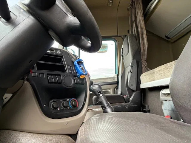 Тягач DAF XF 105.460 ATE SPACECAB (EURO 5 / ZF MANUAL GEARBOX / P.T.O. / AIRCONDITIONING / FRIDGE UNDER BED / ETC.): фото 10