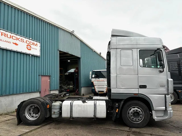 DAF XF 95.430 SPACECAB 4x2 (EURO 4 / ZF16 MANUAL GEARBOX / AIRCONDITIONING) - Тягач: фото 4 DAF XF 95.430 SPACECAB 4x2 (EURO 4 / ZF16 MANUAL GEARBOX / AIRCONDITIONING) - Тягач: фото 4