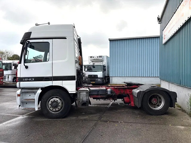 Mercedes-Benz Actros 1843 LS (MP1) (EPS WITH CLUTCH (3 PEDALS) / AIRCONDITIONING / SUNVISOR / ETC.) - Тягач: фото 5 Mercedes-Benz Actros 1843 LS (MP1) (EPS WITH CLUTCH (3 PEDALS) / AIRCONDITIONING / SUNVISOR / ETC.) - Тягач: фото 5