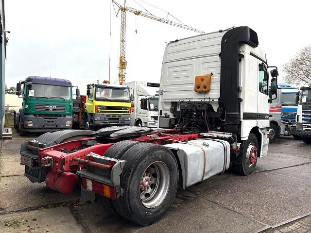 Mercedes-Benz Actros 1843 LS (MP1) (EPS WITH CLUTCH (3 PEDALS) / AIRCONDITIONING / SUNVISOR / ETC.) - Тягач: фото 3 Mercedes-Benz Actros 1843 LS (MP1) (EPS WITH CLUTCH (3 PEDALS) / AIRCONDITIONING / SUNVISOR / ETC.) - Тягач: фото 3
