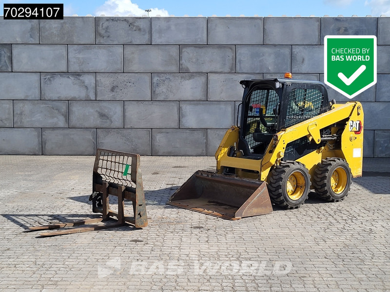 Caterpillar 226 D3 BUCKET + FORKS - Мини-погрузчик с бортовым поворотом: фото 1 Caterpillar 226 D3 BUCKET + FORKS - Мини-погрузчик с бортовым поворотом: фото 1