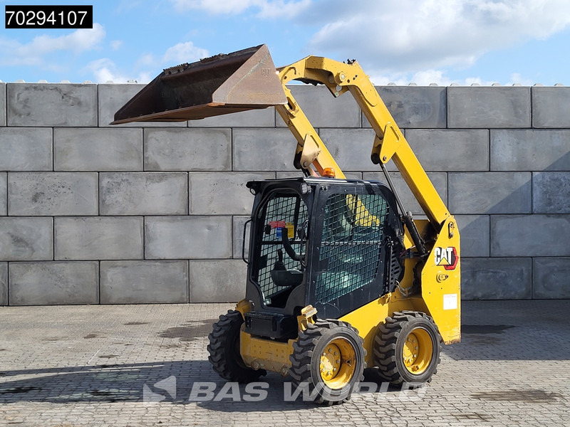 Caterpillar 226 D3 BUCKET + FORKS - Мини-погрузчик с бортовым поворотом: фото 2 Caterpillar 226 D3 BUCKET + FORKS - Мини-погрузчик с бортовым поворотом: фото 2