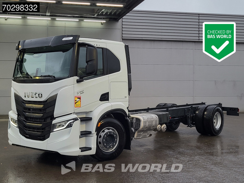 Iveco S-Way 340 4X2 NEW chassis! Automatic Navi ACC LED Euro 6 - Грузовик-шасси: фото 1 Iveco S-Way 340 4X2 NEW chassis! Automatic Navi ACC LED Euro 6 - Грузовик-шасси: фото 1