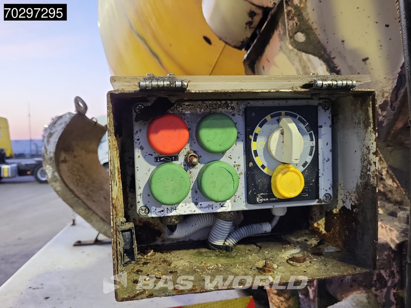 Автобетоносмеситель MAN 35.363 8X4 9m3 Liebherr mixer Big-Axle Steelsuspension Automatic Euro 3: фото 16 Автобетоносмеситель MAN 35.363 8X4 9m3 Liebherr mixer Big-Axle Steelsuspension Automatic Euro 3: фото 16