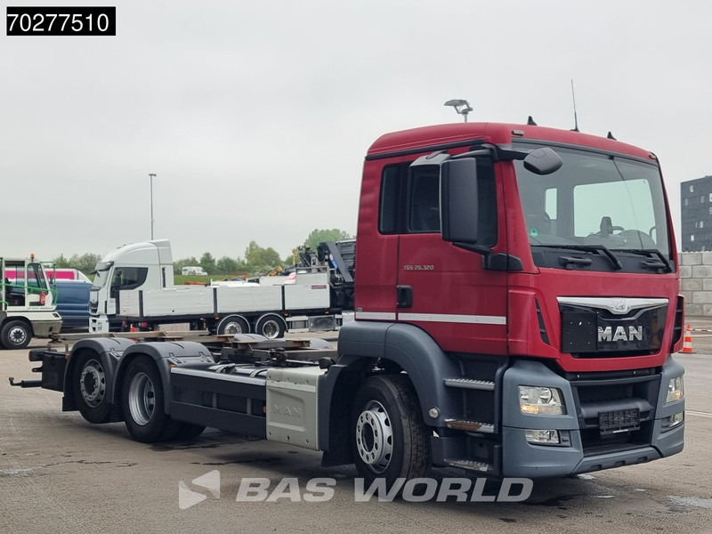 MAN TGS 26.320 6X2 BDF ADR Lift+lenkasche Automatic Euro 6 - Грузовик-контейнеровоз/ Сменный кузов: фото 3 MAN TGS 26.320 6X2 BDF ADR Lift+lenkasche Automatic Euro 6 - Грузовик-контейнеровоз/ Сменный кузов: фото 3