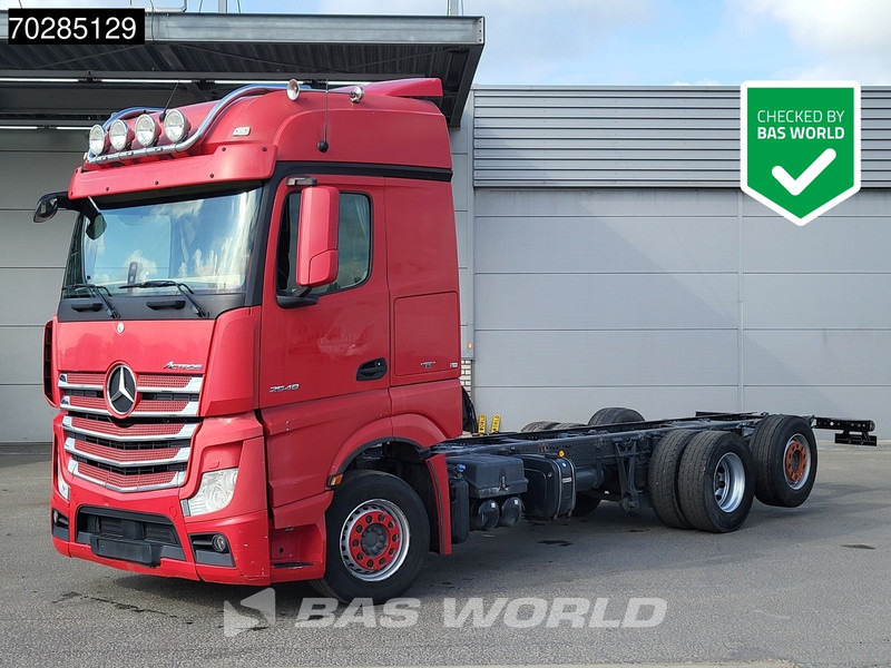 Mercedes-Benz Actros 2548 Actros 6X2 BigSpace Retarder PTO Liftachse Xenon ACC Navi Euro 6 - Грузовик-шасси: фото 1 Mercedes-Benz Actros 2548 Actros 6X2 BigSpace Retarder PTO Liftachse Xenon ACC Navi Euro 6 - Грузовик-шасси: фото 1