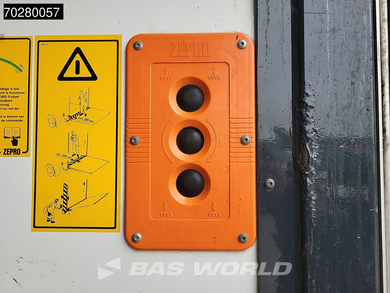 Грузовик с закрытым кузовом Mercedes-Benz Antos 1827 4X2 18tonner ADR Ladebordwand boxheater Euro 6: фото 16