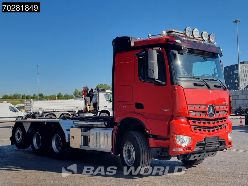 Mercedes-Benz Arocs 3258 8X4 24t Hiab XR24SL5924 Retarder Big-Axle Lift-Lenkachse Euro 6 - Крюковой мультилифт: фото 3 Mercedes-Benz Arocs 3258 8X4 24t Hiab XR24SL5924 Retarder Big-Axle Lift-Lenkachse Euro 6 - Крюковой мультилифт: фото 3