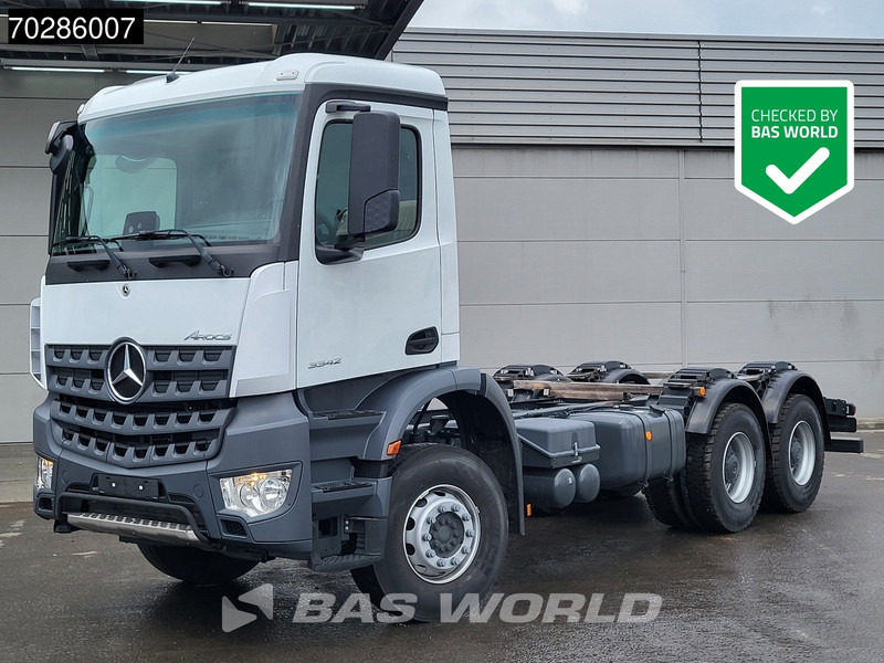 Mercedes-Benz Arocs 3342 6X4 NEW 6x4 chassis Big-Axle Automatic Steel suspension Euro 3 - Грузовик-шасси: фото 1 Mercedes-Benz Arocs 3342 6X4 NEW 6x4 chassis Big-Axle Automatic Steel suspension Euro 3 - Грузовик-шасси: фото 1