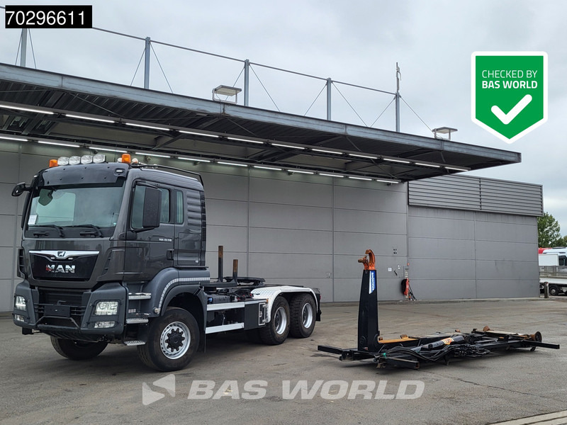MAN TGS 33.510 TGS 6X6 Tractorhead + hooklift 20t AJK 5th wheel Wechselsystem Retarder Automatic - Тягач: фото 1 MAN TGS 33.510 TGS 6X6 Tractorhead + hooklift 20t AJK 5th wheel Wechselsystem Retarder Automatic - Тягач: фото 1