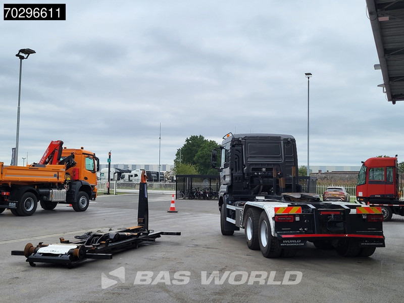 MAN TGS 33.510 TGS 6X6 Tractorhead + hooklift 20t AJK 5th wheel Wechselsystem Retarder Automatic - Тягач: фото 3 MAN TGS 33.510 TGS 6X6 Tractorhead + hooklift 20t AJK 5th wheel Wechselsystem Retarder Automatic - Тягач: фото 3