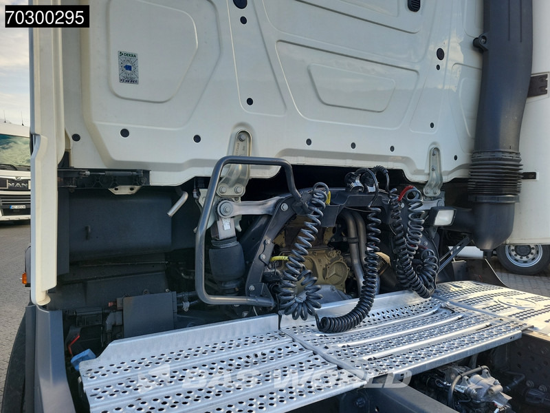 Тягач Mercedes-Benz Actros 1845 4X2 GigaSpace Retarder MirrorCam Navi Euro 6: фото 17 Тягач Mercedes-Benz Actros 1845 4X2 GigaSpace Retarder MirrorCam Navi Euro 6: фото 17