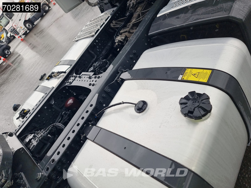 Тягач Mercedes-Benz Actros 1851 Actros 4X2 BigSpace 2x Tanks: фото 13