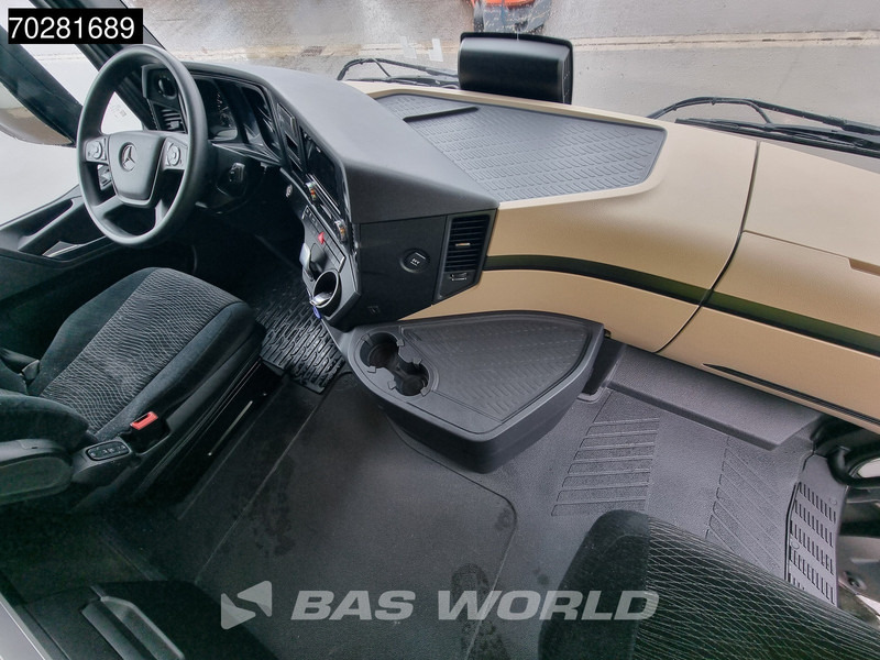 Тягач Mercedes-Benz Actros 1851 Actros 4X2 BigSpace 2x Tanks: фото 18