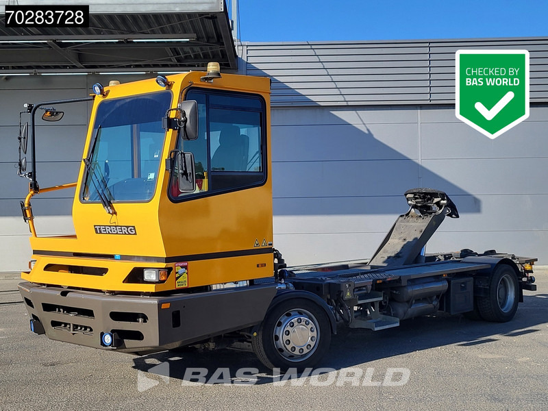 Terberg BC182 4X2 Low hours! Big-Axle Full-Air Drumbrakes Euro 3 - Тягач: фото 1 Terberg BC182 4X2 Low hours! Big-Axle Full-Air Drumbrakes Euro 3 - Тягач: фото 1