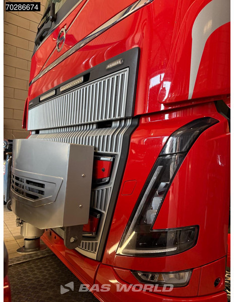 Грузовик бортовой/ Платформа, Автоманипулятор Volvo FH16 650 FH16 8X2 HMF 7020K-RCS Crane + Fly-Jib Lift+Steering-Axle Navi LED ACC Euro 6: фото 9