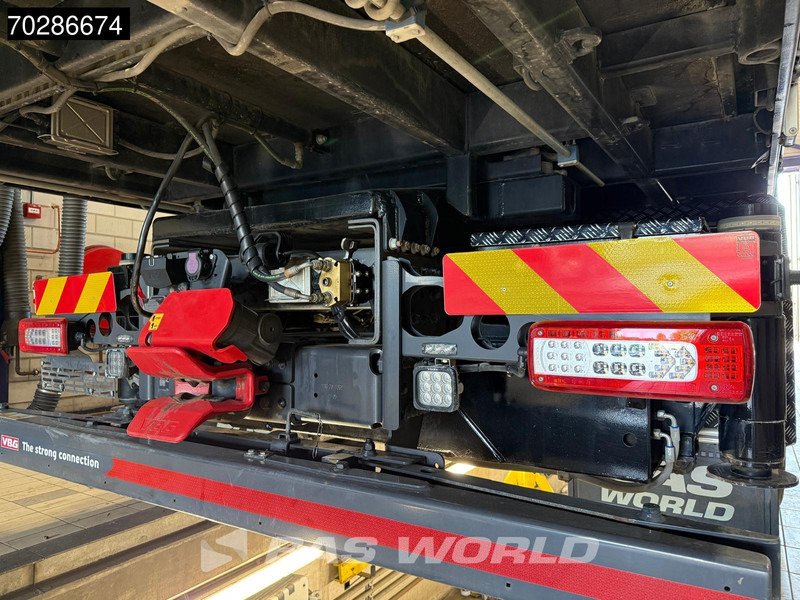 Грузовик бортовой/ Платформа, Автоманипулятор Volvo FH16 650 FH16 8X2 HMF 7020K-RCS Crane + Fly-Jib Lift+Steering-Axle Navi LED ACC Euro 6: фото 11