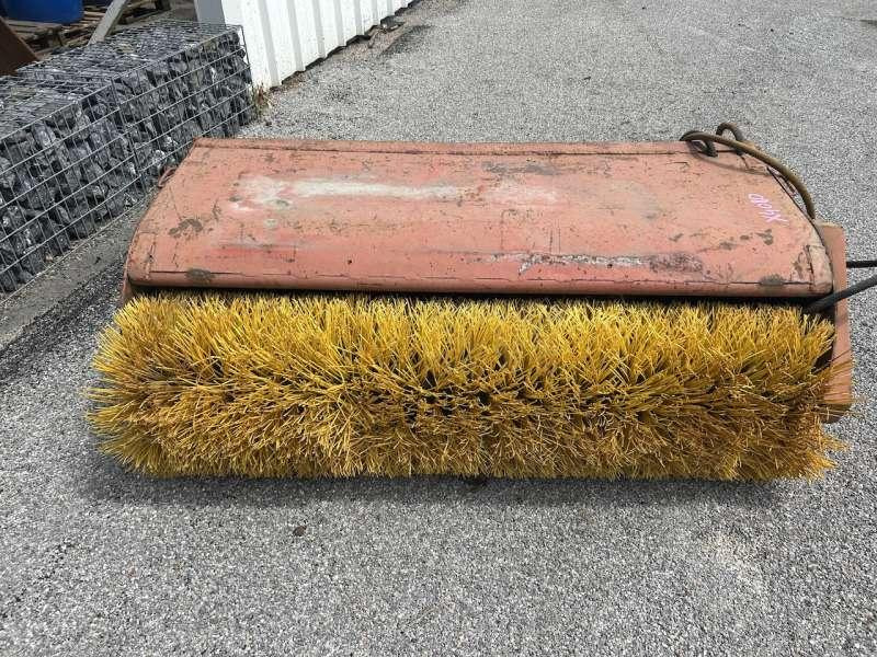 1700mm - Подметально-уборочная машина: фото 2 1700mm - Подметально-уборочная машина: фото 2