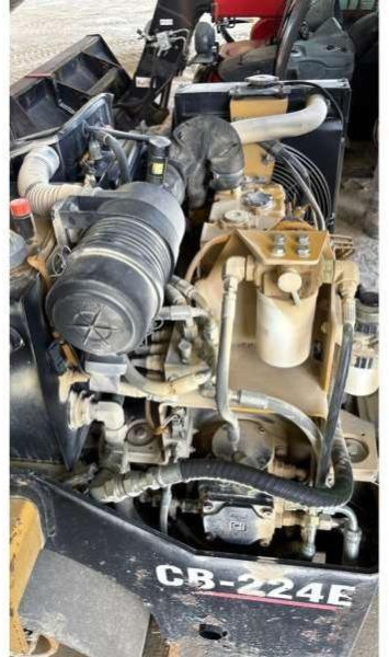 Caterpillar CB-224E - Дорожный каток: фото 5 Caterpillar CB-224E - Дорожный каток: фото 5