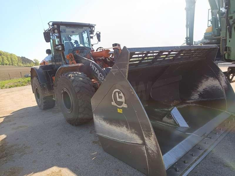 Hitachi ZW220-7 - Колёсный погрузчик: фото 2 Hitachi ZW220-7 - Колёсный погрузчик: фото 2