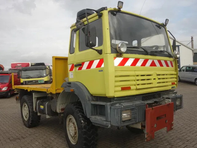 Renault TRM 4X4 MET HYDROLIEKAANSLUITING VOOR BUMPER - Грузовик с закрытым кузовом: фото 1 Renault TRM 4X4 MET HYDROLIEKAANSLUITING VOOR BUMPER - Грузовик с закрытым кузовом: фото 1
