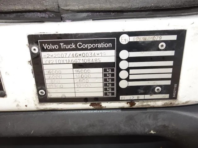 Volvo FL FL250 isothermic box - Грузовик с закрытым кузовом: фото 3 Volvo FL FL250 isothermic box - Грузовик с закрытым кузовом: фото 3