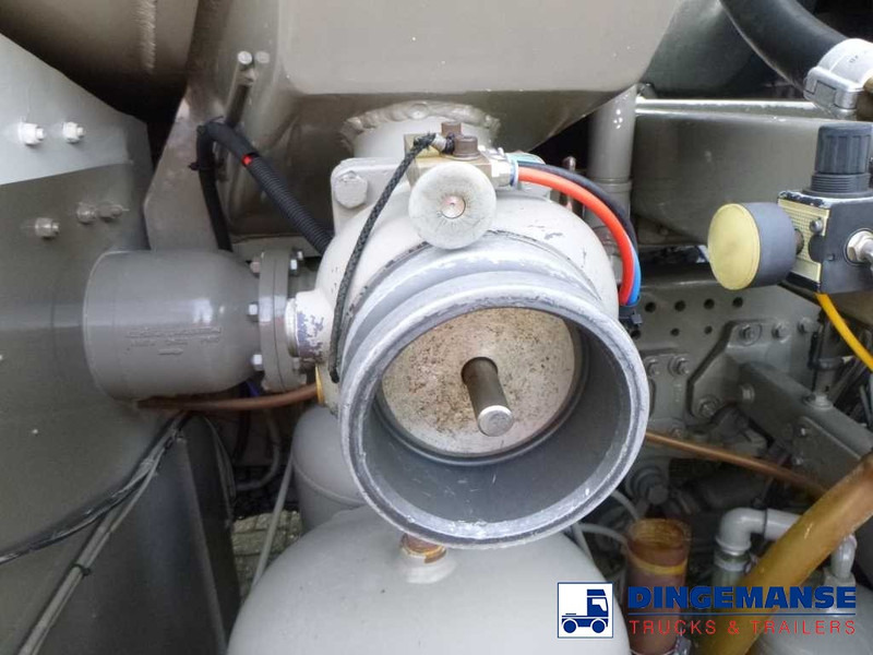 DAF CF 85.360 6X2 fuel tank alu 22 m3 / 4 comp + pump в лизинг DAF CF 85.360 6X2 fuel tank alu 22 m3 / 4 comp + pump: фото 15