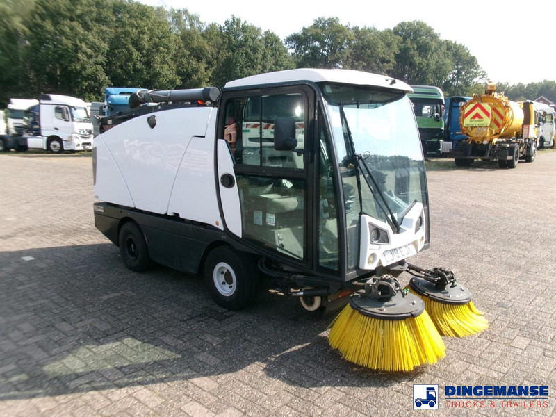 Johnston C202 compact street sweeper - Подметально-уборочная машина: фото 2 Johnston C202 compact street sweeper - Подметально-уборочная машина: фото 2