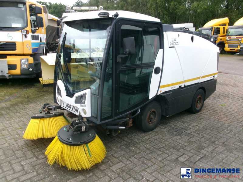Johnston C202 compact street sweeper - Подметально-уборочная машина: фото 1 Johnston C202 compact street sweeper - Подметально-уборочная машина: фото 1